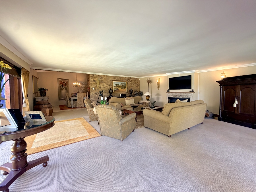 7 Bedroom Property for Sale in Mullersrust Free State